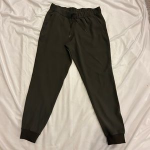 Lululemon On the Fly Mid Rise jogger